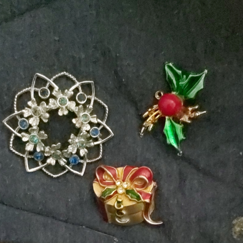Elegant Holiday Brooch Set with Red and Green Accents